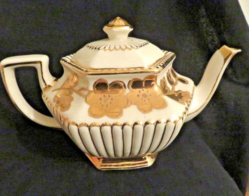 Vintage pottery lingard - vintage,