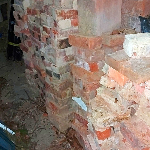 Reclaimed red white bricks - red,