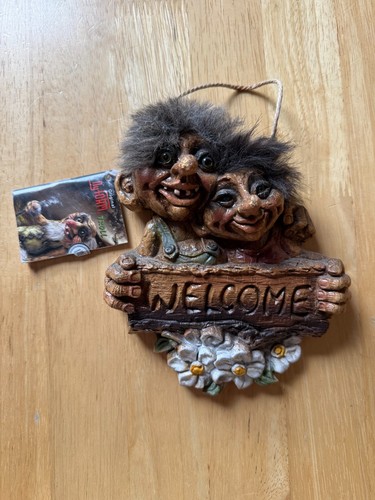 Nyform troll couple hanging - troll,