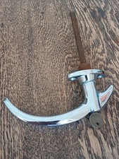 CHROME LOCKING DOOR HANDLE
