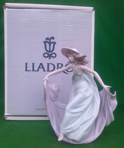 Lladro may dance - -,