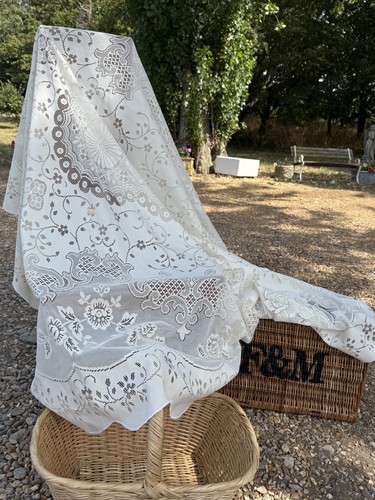 Large vintage net - net/lace, oval