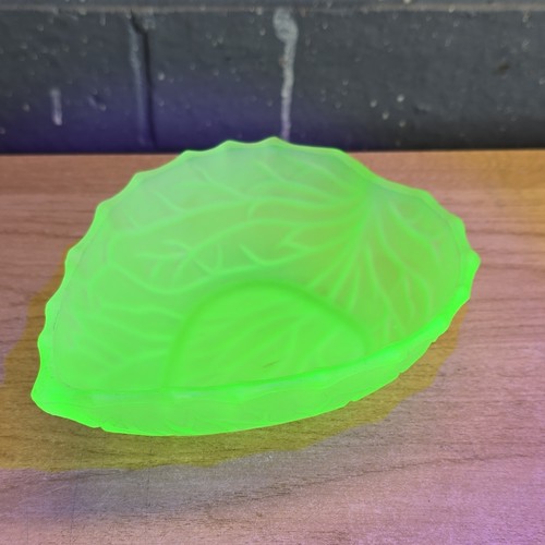 Vintage uranium glass vaseline - uranium,