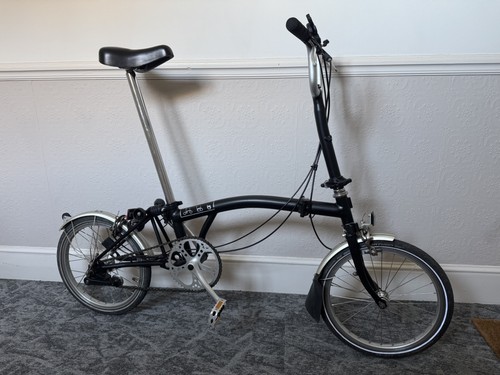 Brompton folding bike - folding,