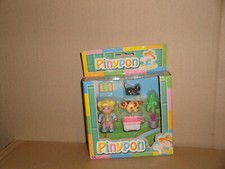 FAMOUS FIGURINE PINYPON PIN &