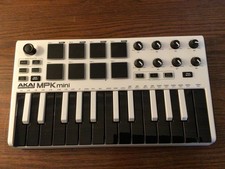 Akai Professional MPK Mini MK3 USB MIDI keyboard controller 25-key 8 pads white 