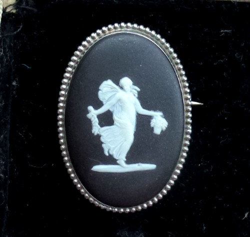 Wedgwood black basalt - , brooch
