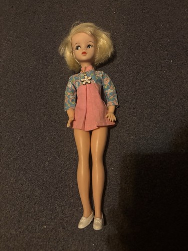 Walker sindy doll side part - sindy,