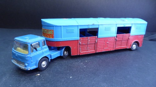 Corgi toys 1130 chipperfields - corgi,