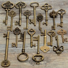 18 Assorted Antique Retro Large Skeleton Keys Bronze Steampunk Pendant Decor