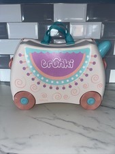 "TRUNKI" Ride-On Suitcase - Lola The Llama
