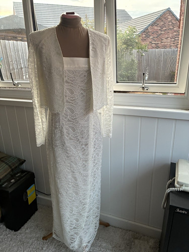 Debut ivory lace - ‘debut’, lined