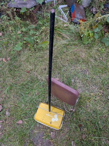 Vintage bissell daisy - bissell, yellow