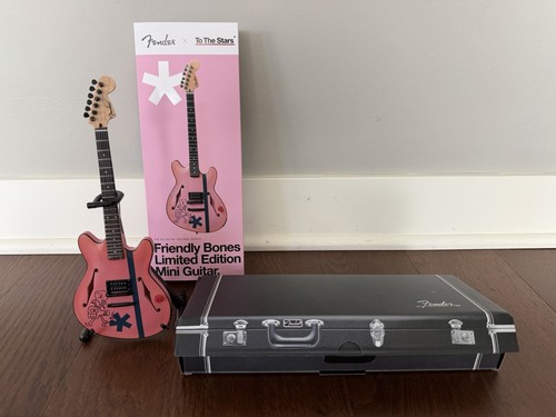 Tom delonge autographed - tom,