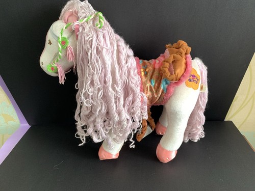 Groovy girls neighing - ,