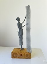 Handmade Wire Woman Figurine – Modern Mesh Art Statue & Home Decoration