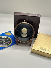 VTG Lady in Cameo Miniature by Peter Bates Collectible Art w/Certificate in box