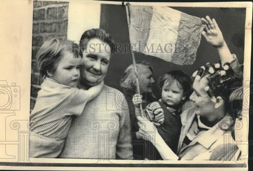 1972 press photo long - 1972,