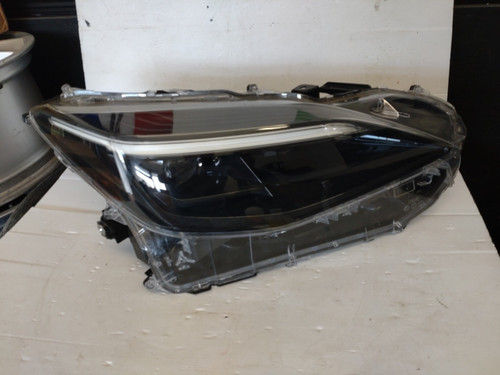 Toyota yaris cross - cross, right