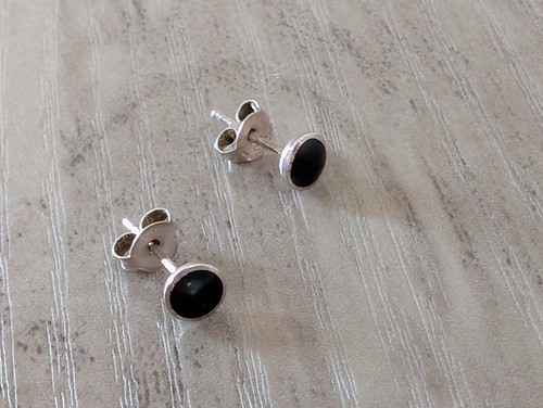 Whitby jet 4mm silver stud - whitby,