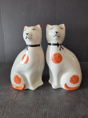 Pair vintage arthur wood - pair,