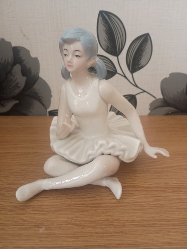 Vintage seated ballerina - seated,