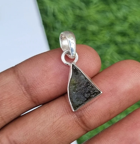 Raw moldavite pendant 925 - raw,