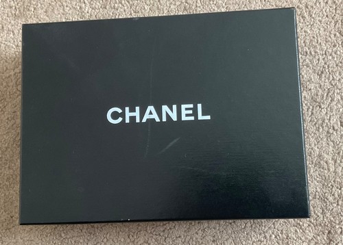 Chanel gift box with ribbon - gift,