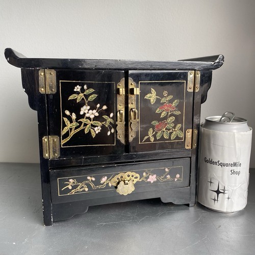 Vintage chinese cabinet - ,