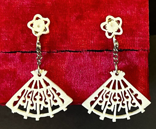 Vintage 1950s cream bone fan - bone?,