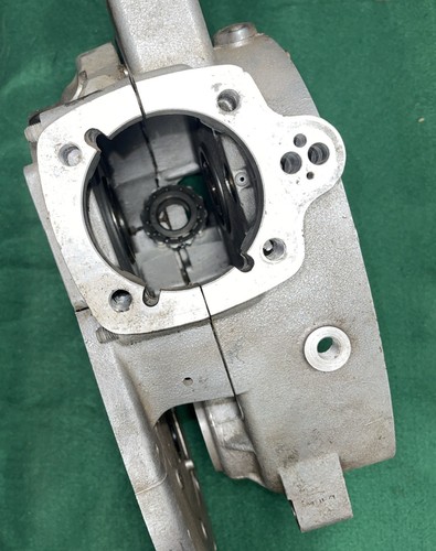 Bsa b25 crankcase 1969 used - b25,