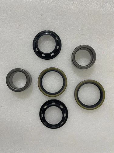 Rear axle oil - lh, rh