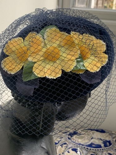 Vintage navy velvet pill - &,