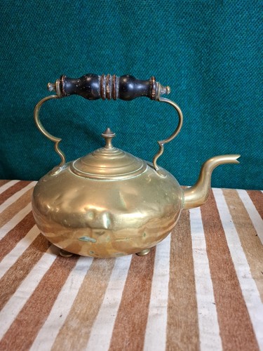 Edwardian brass kettle - brass,