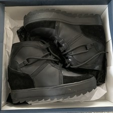 ARMANi Designer hidden wedge