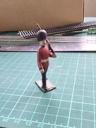Vintage lead toy soldiers in - ,