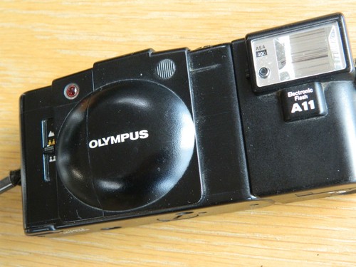 Olympus xa2 compact film - olympus,