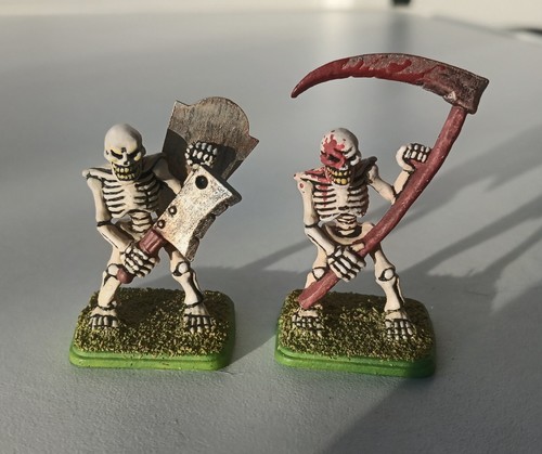Heroquest skeleton figures - heroquest, x2