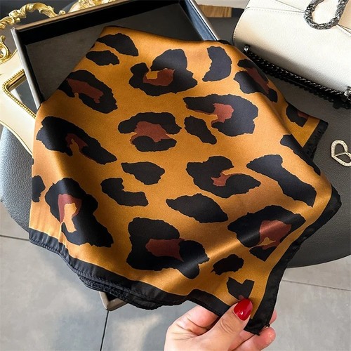 Women 70x70cm silk scarf - 70x70cm,