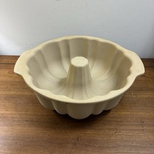 Bundt Cake Pan #1440 Pampered Chef Family Heritage Stoneware Fluted