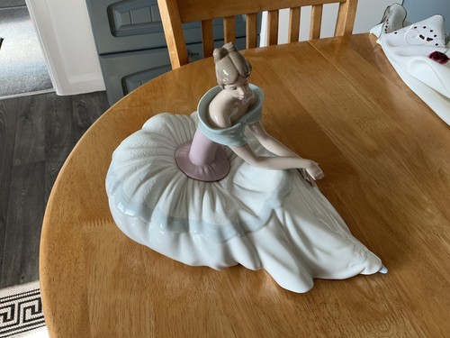 Nao lladro retired piece - by, lladro.retired