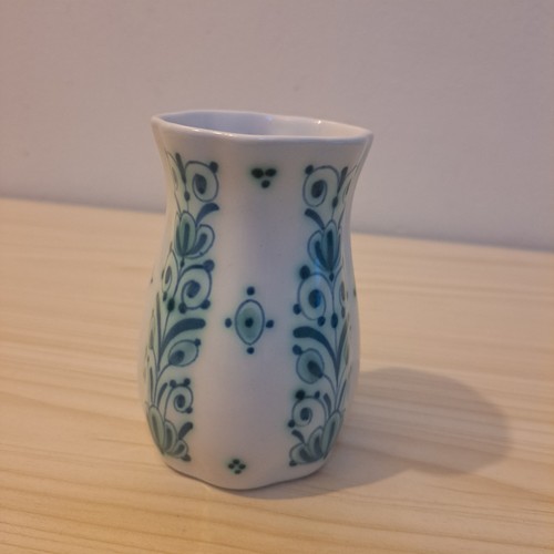 Royal delft green white vase - green,