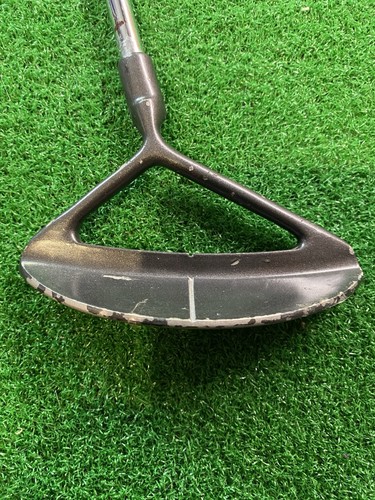 Right hand golf putter - right,