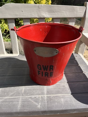 Large red vintage style gwr - red,