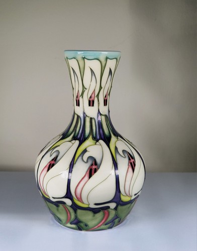 Moorcroft lily come - "lily,