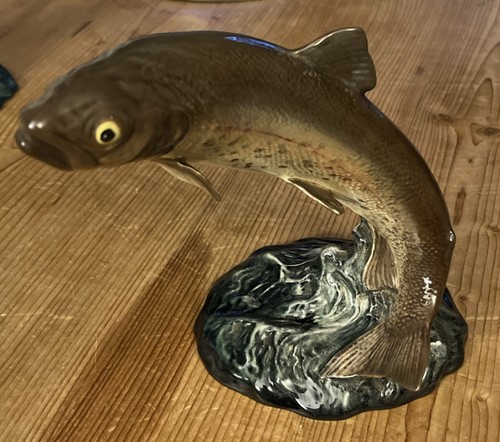 Beswick leaping trout 1032 - leaping,