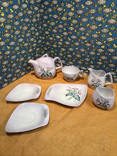Carlton ware tea - set., pot