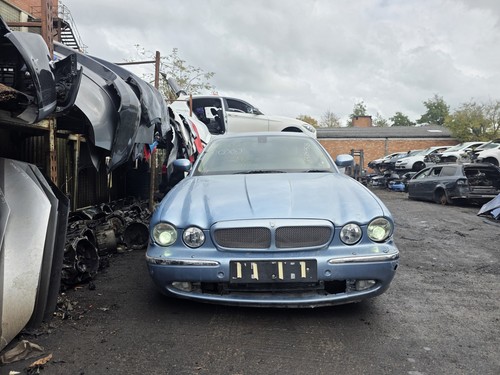 Breaking jaguar xjr - jaguar,