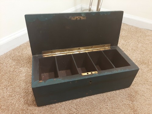 Antigue blue wooden box - antigue,
