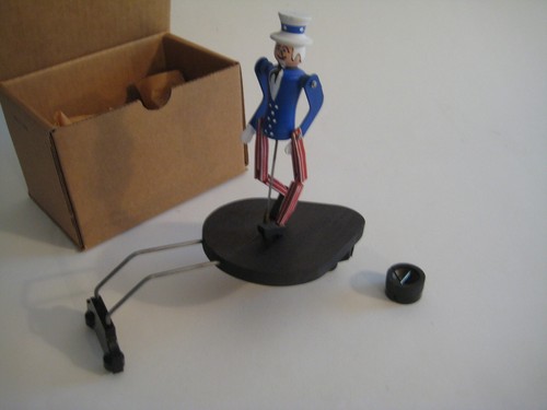 Victrola phonograph dancing - /,
